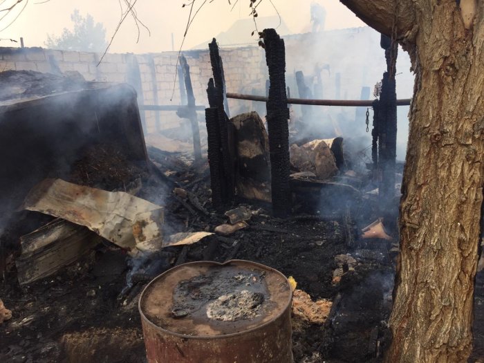 В поселке Кызылтобе сгорел сарай
