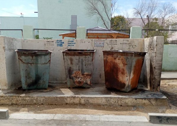 Мусор на тротуаре в Актау: В ТОО «Caspiy Operating» молниеносно приняли меры