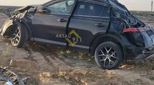 Кроссовер перевернулся на трассе в Мангистау