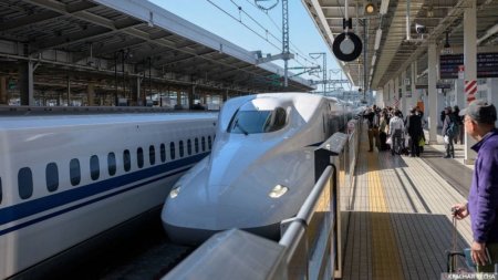 Японец ранил ножом 10 человек в поезде