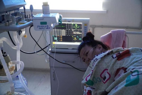 Актауские роженицы в тяжёлом состоянии из-за коронавируса: Появились кадры из роддома