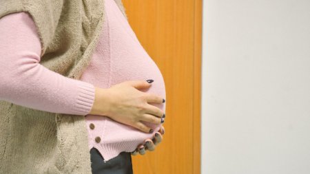 Заразившимся коронавирусом женщинам приходится прерывать беременность