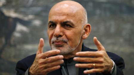 Президент Афганистана убегал с набитыми деньгами машинами - посольство