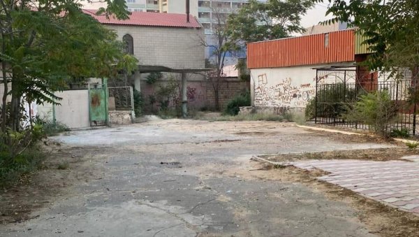 Возле заброшенных кафе в Актау навели порядок