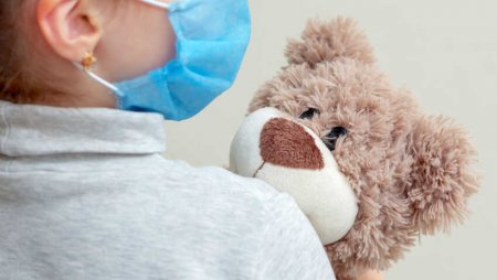 В Минздраве опровергли слухи о том, что детей будут прививать препаратом Pfizer без согласия родителей