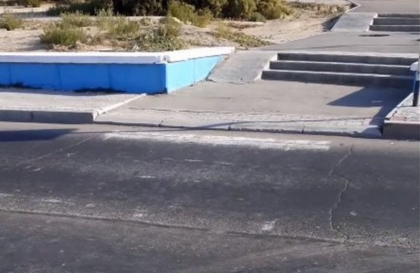 Коммунальщики обновили «зебру» и установили знак после жалобы жителя Актау