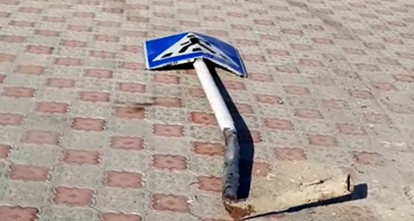 Коммунальщики обновили «зебру» и установили знак после жалобы жителя Актау
