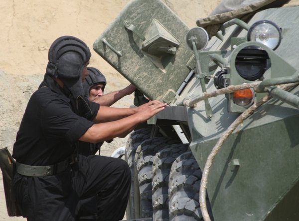 Гонки на БТР и «КамАЗах»: Гвардейцы из Актау стали призёрами соревнований