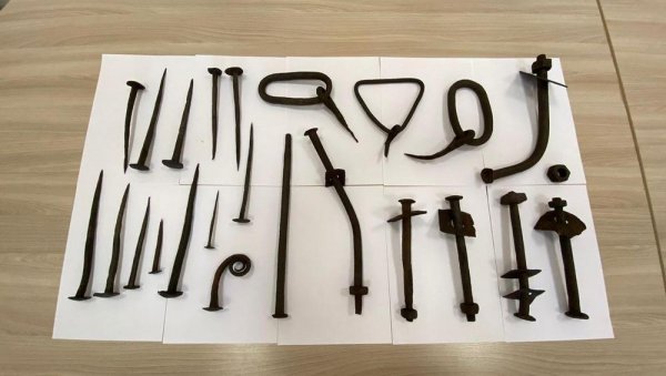 Актауский археолог передал музею 200-летние реликвии