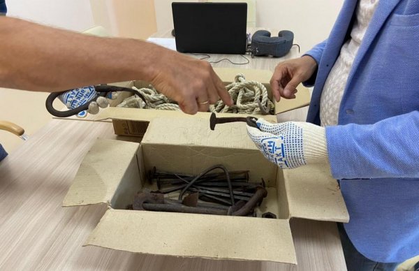 Актауский археолог передал музею 200-летние реликвии