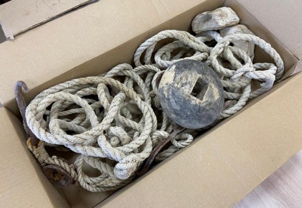 Актауский археолог передал музею 200-летние реликвии