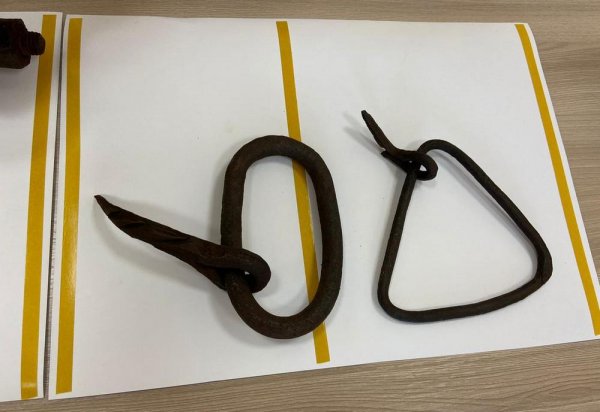 Актауский археолог передал музею 200-летние реликвии