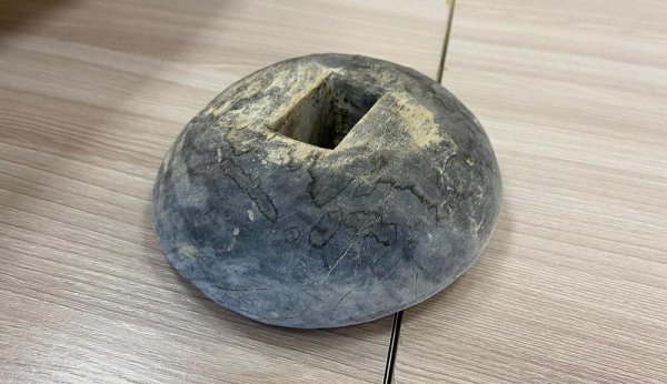 Актауский археолог передал музею 200-летние реликвии