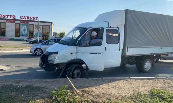 Минивэн вылетел с дороги из-за столкновения с ГАЗелью в Жанаозене