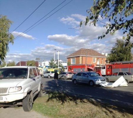 "Ворота отлетели на проезжую часть": мощный взрыв произошел в подвале дома в Костанае