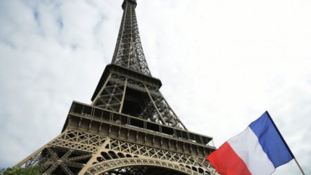 Франция впервые в истории отозвала своих послов из США и Австралии