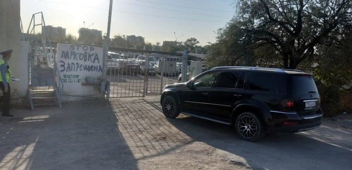 У жителя Актау конфисковали автомобиль за неуплату налогов