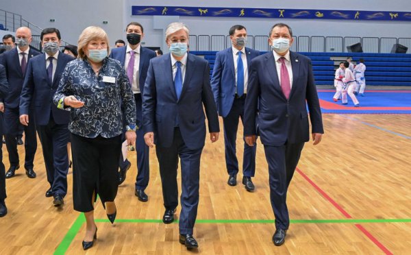 Президент посетил новый спорткомплекс «Халык Арена» в Актау