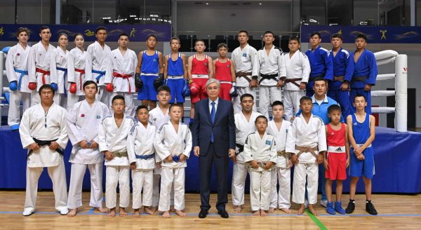 Президент посетил новый спорткомплекс «Халык Арена» в Актау