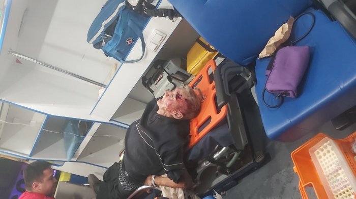 В Актау водитель автомобиля Mercedes-Benz сбил мужчину