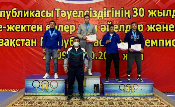 Бойцы из Актау заняли весь пьедестал на чемпионате страны