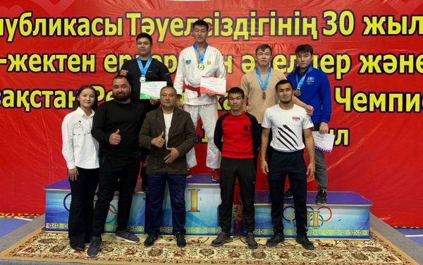 Бойцы из Актау заняли весь пьедестал на чемпионате страны
