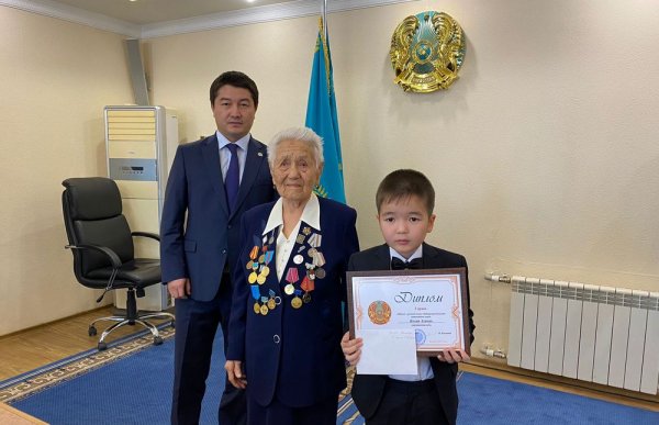 Юных чтецов наградила 95-летняя учительница в Актау