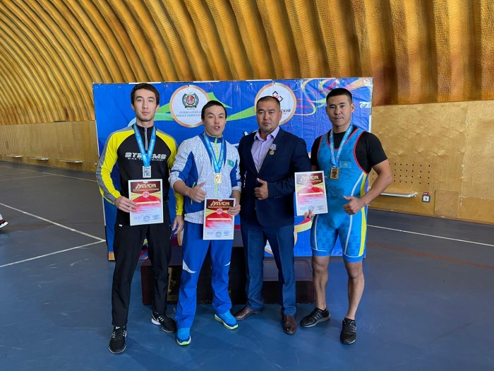 В Актау определены победители чемпионата области по жиму лёжа