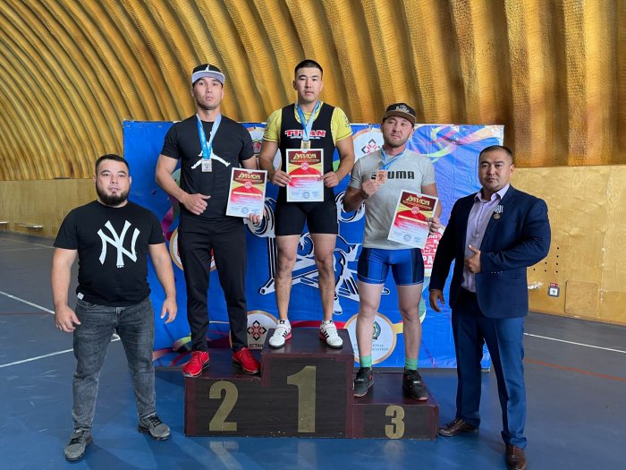 В Актау определены победители чемпионата области по жиму лёжа