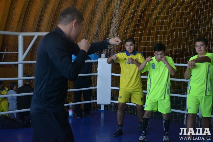 Областной турнир по юнифайд-мини-футболу и мастер класс по боксу провели для особенных детей в Актау