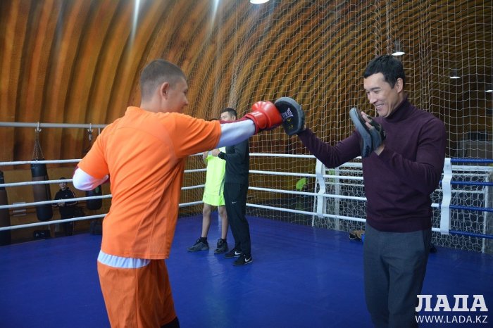 Областной турнир по юнифайд-мини-футболу и мастер класс по боксу провели для особенных детей в Актау