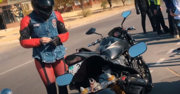В закрытии байкерского сезона в Актау приняли участие представительницы прекрасного пола