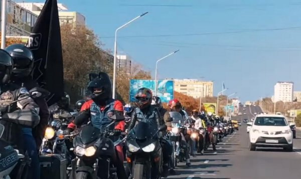 В закрытии байкерского сезона в Актау приняли участие представительницы прекрасного пола