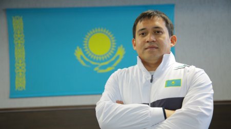Главный тренер сборной Казахстана отстранен из-за жалоб штангистов