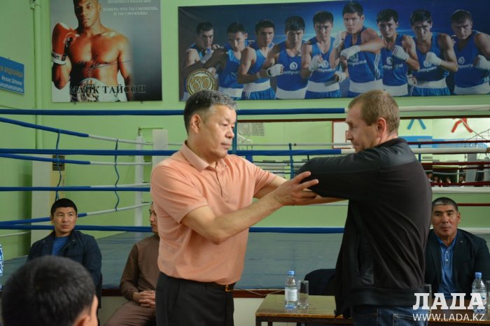 Асылбек Килимов провёл мастер-класс для актауских боксёров