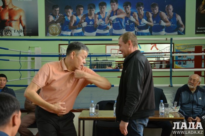 Асылбек Килимов провёл мастер-класс для актауских боксёров
