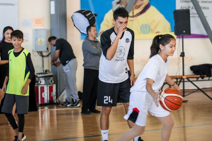 Баскетбольный клуб «Каспий» провёл мастер-класс для школьников Жанаозена