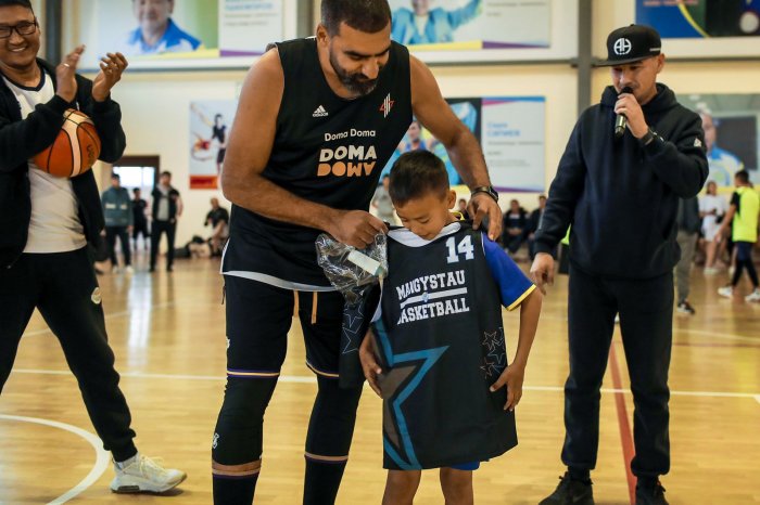 Баскетбольный клуб «Каспий» провёл мастер-класс для школьников Жанаозена