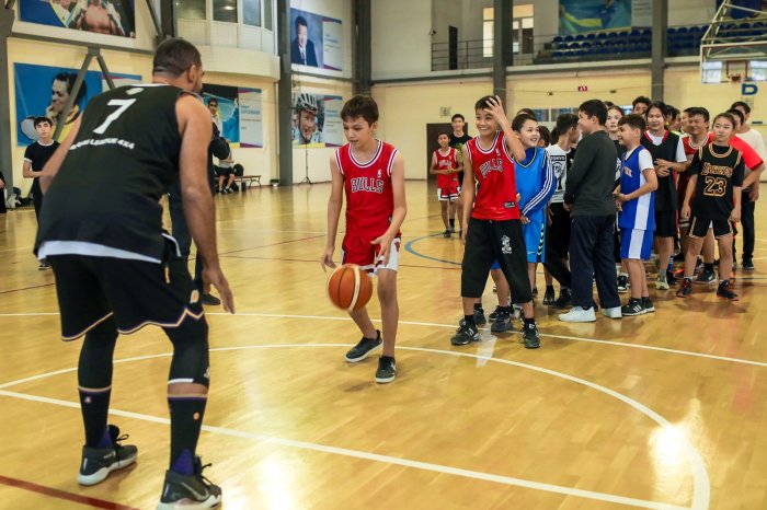 Баскетбольный клуб «Каспий» провёл мастер-класс для школьников Жанаозена