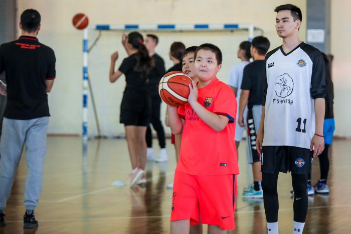 Баскетбольный клуб «Каспий» провёл мастер-класс для школьников Жанаозена