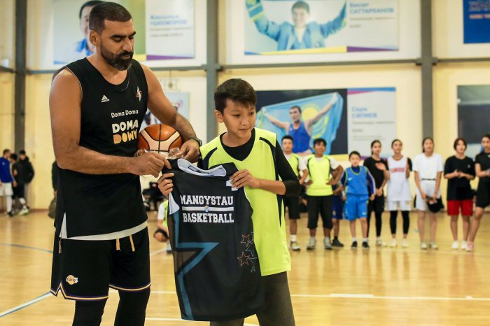 Баскетбольный клуб «Каспий» провёл мастер-класс для школьников Жанаозена