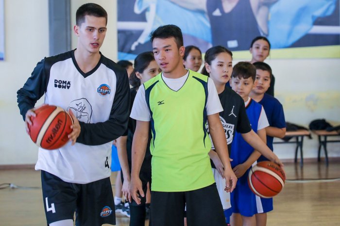 Баскетбольный клуб «Каспий» провёл мастер-класс для школьников Жанаозена