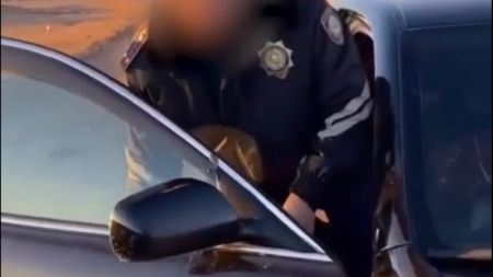 Конфликт водителя и полицейских сняли на видео в Карагандинской области