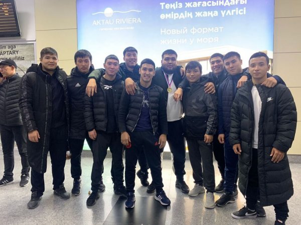 «Кара Буру» с почестями встретили в аэропорту Актау