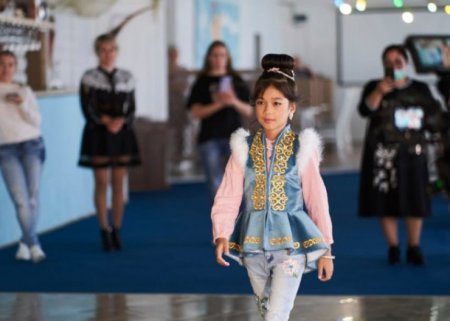 Девочка из маленького села в Атырауской области стала "Супермоделью мира - 2021"