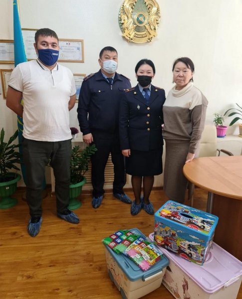 Малышей из дома ребёнка порадовали сотрудники СИЗО в Актау