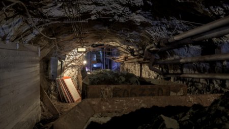 6 человек погибли на шахте в Абае из-за выброса метана