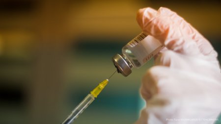 Вакцинировать детей от коронавируса будут в школах - Цой