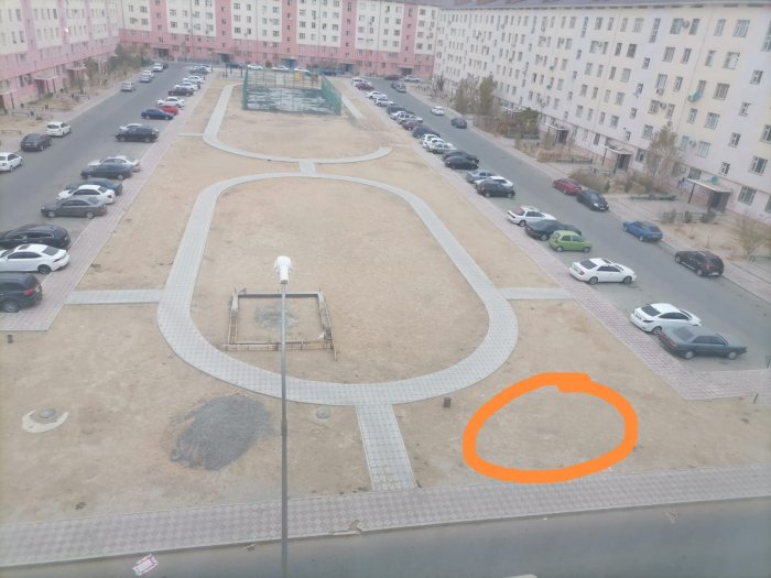 Жители 32А микрорайона Актау выступают против установки мобильного павильона около детской площадки