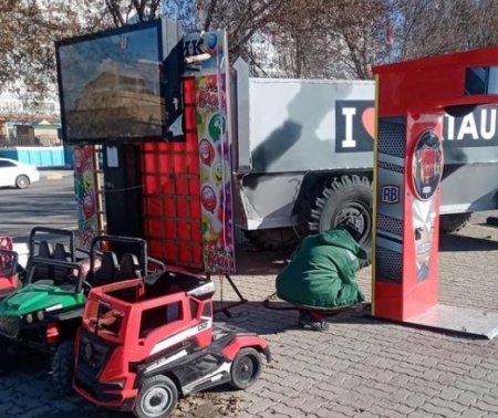 В Актау незаконные торговые киоски начали помещать на штрафстоянку